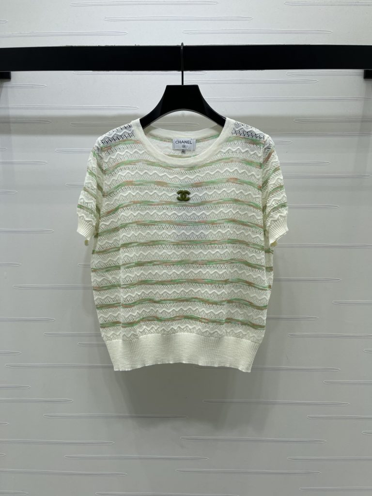 CHANEL ニット Tシャツ ロゴ入り ポンチック レディース シャツ 細め丈 グリーン…|季節の変わり目で使いやすいファッションアイテ…