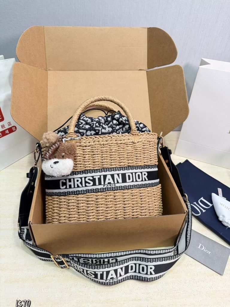 ディオール　Dior　カゴバッグ　バスケットバッグ　2WAY　トートバッグ　刺繍ロゴ　レディース　送料込み