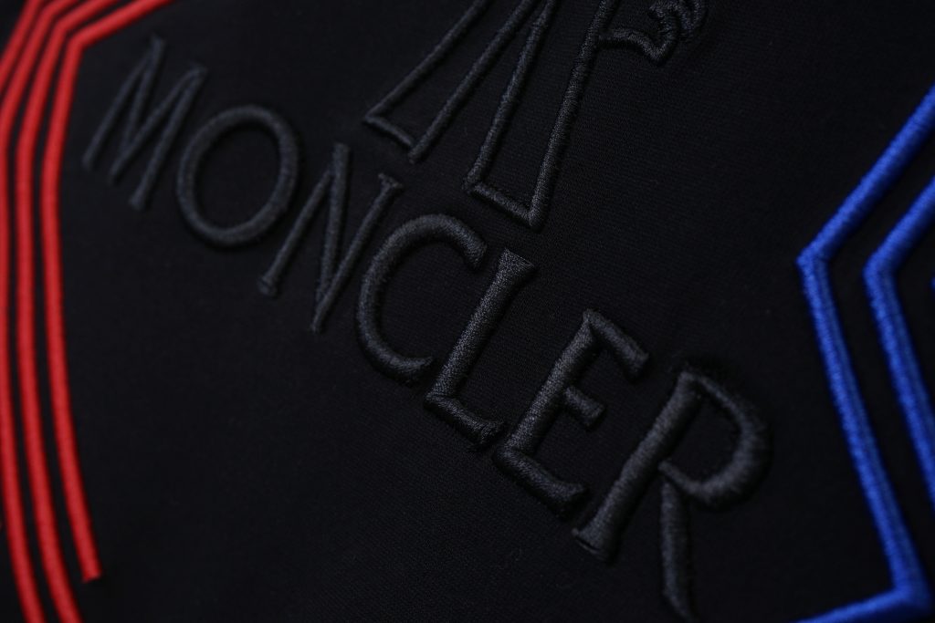 モンクレール　MONCLER　クルーネックシャツ　半袖シャツ　プリントシャツ　ブラック　ホワイト　男女兼用シャツ　刺繍　2色 - 画像 7