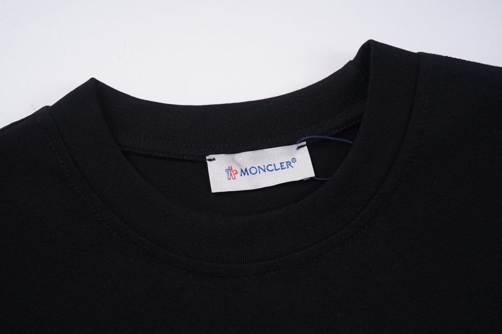モンクレール　MONCLER　クルーネックシャツ　半袖シャツ　プリントシャツ　ブラック　ホワイト　男女兼用シャツ　刺繍　2色 - 画像 5