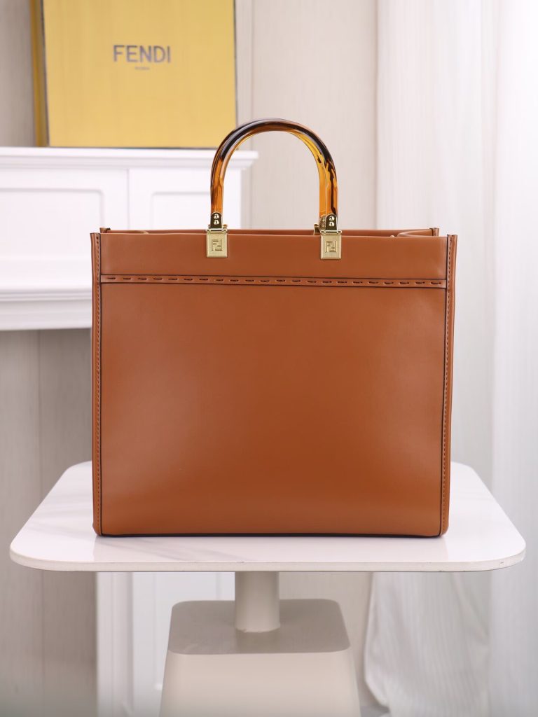 FENDI フェンディ サンシャイン ミディアム レザーショッパー バッグ｜買い物の日に素材感の見え方を確認 - 商品画像 5
