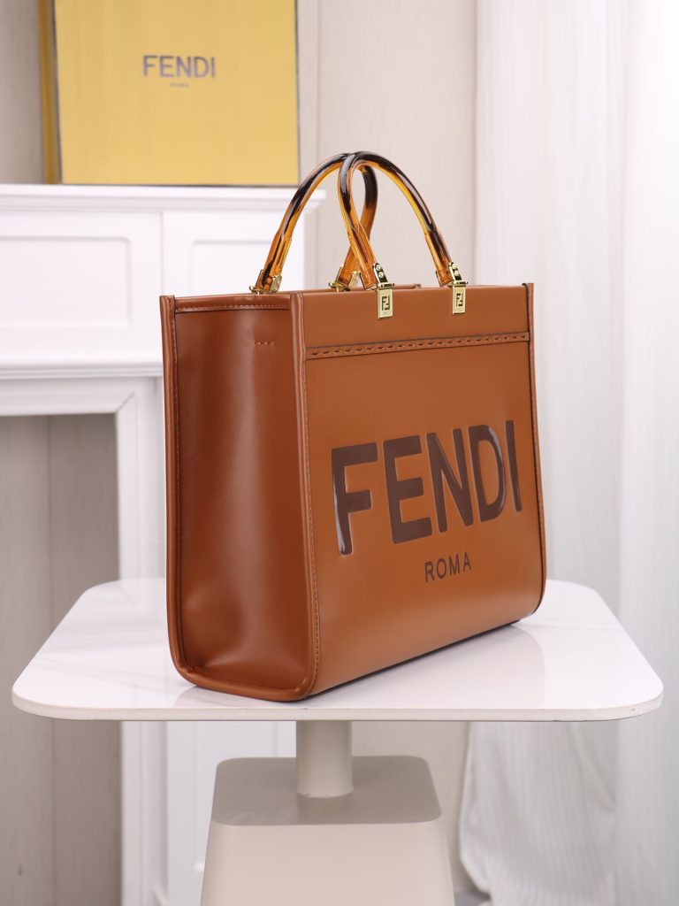 FENDI フェンディ サンシャイン ミディアム レザーショッパー バッグ｜買い物の日に素材感の見え方を確認 - 商品画像 6