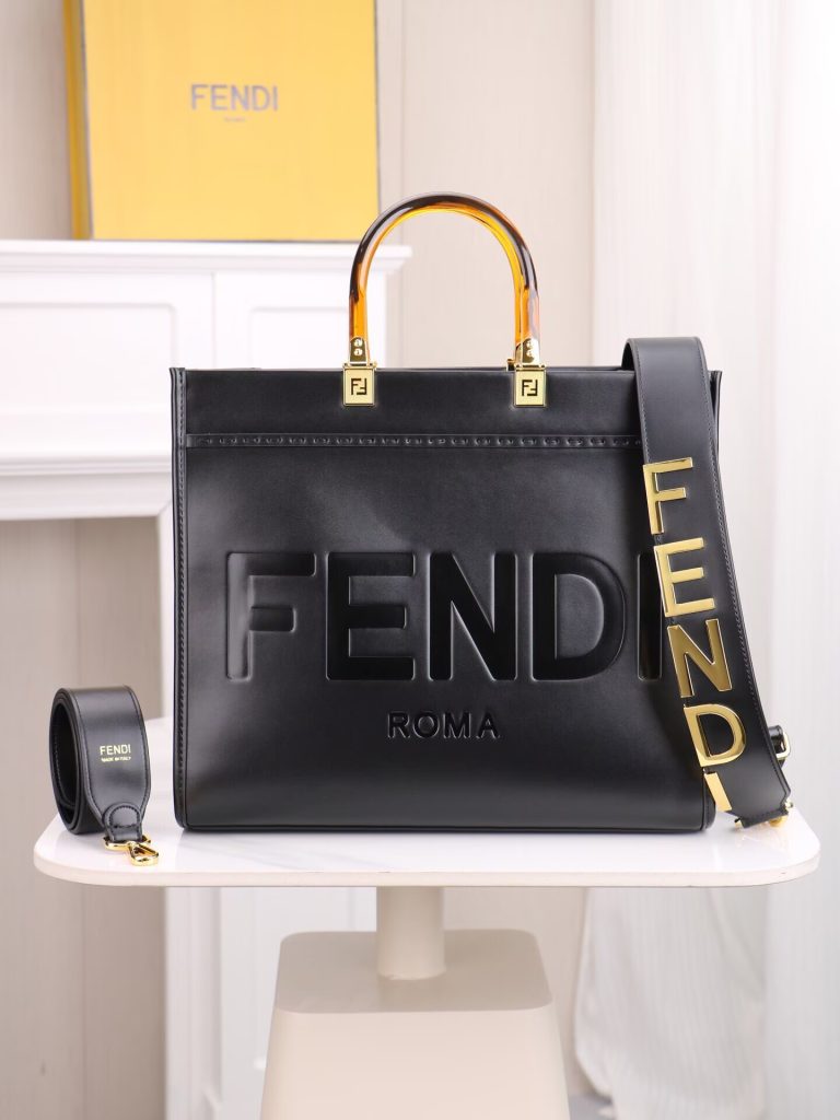 FENDI フェンディ サンシャイン ミディアム レザーショッパー バッグ｜買い物の日に素材感の見え方を確認 - 商品画像 2