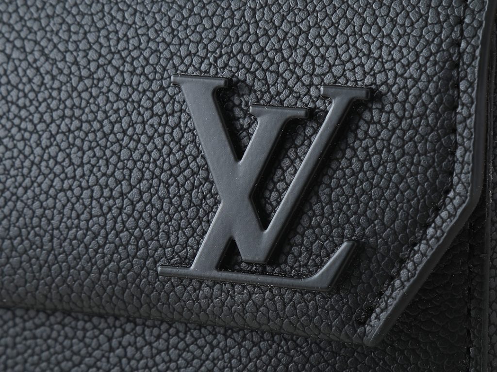 LOUIS VUITTON　ルイヴィトン　パイロット　スリングバッグ　メンズバッグ　ボディバッグ　チェストバッグ　クロスボディバッグ　ブラック - 画像 6