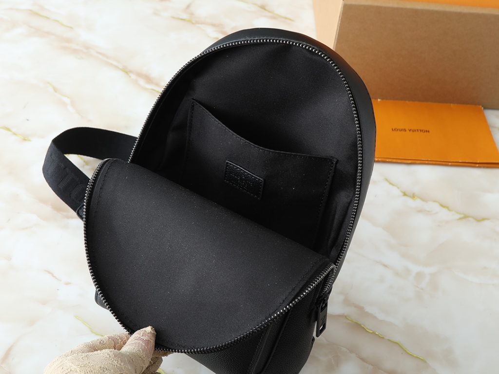 LOUIS VUITTON　ルイヴィトン　パイロット　スリングバッグ　メンズバッグ　ボディバッグ　チェストバッグ　クロスボディバッグ　ブラック - 画像 5