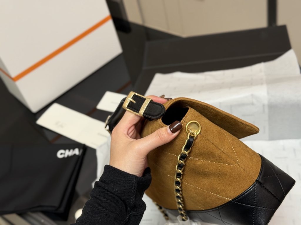 CHANEL ラゲージバッグ 4色入｜仕事帰りに素材感を写真で確認 - 商品画像 5