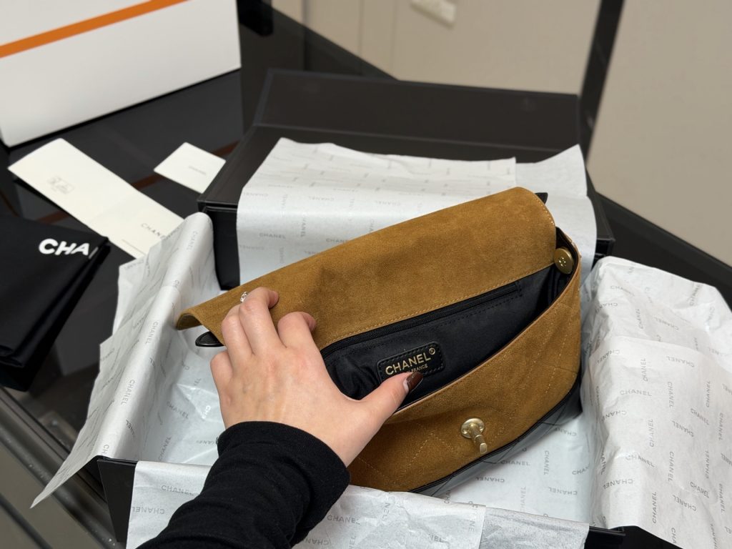 CHANEL ラゲージバッグ 4色入｜仕事帰りに素材感を写真で確認 - 商品画像 7