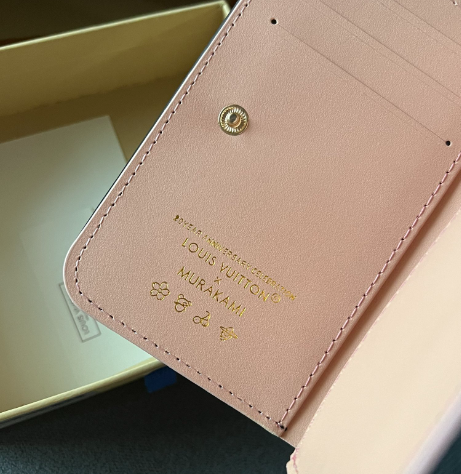 ルイ・ヴィトン モノグラム長財布｜通勤バッグと手に持つサイズ感 - 商品画像 2
