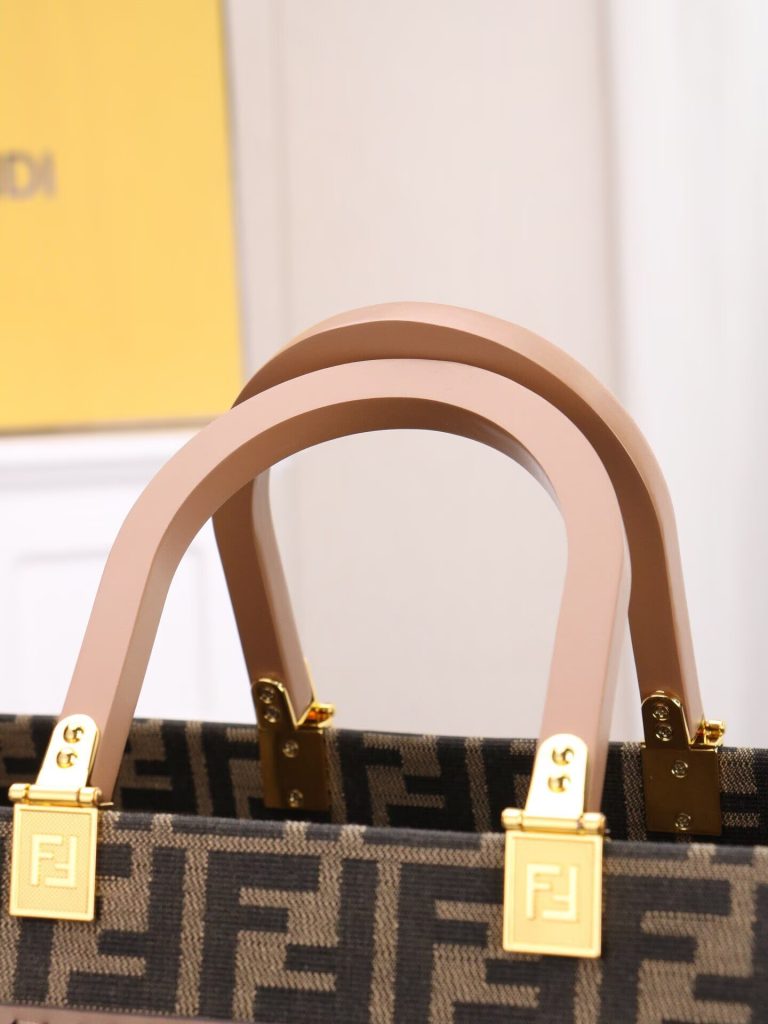 FENDI デニムトートバッグ 茶色ハンドル 2色入｜旅行の日に写真で素材感を整理 - 商品画像 6