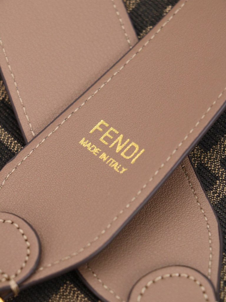 FENDI デニムトートバッグ 茶色ハンドル 2色入｜旅行の日に写真で素材感を整理 - 商品画像 8