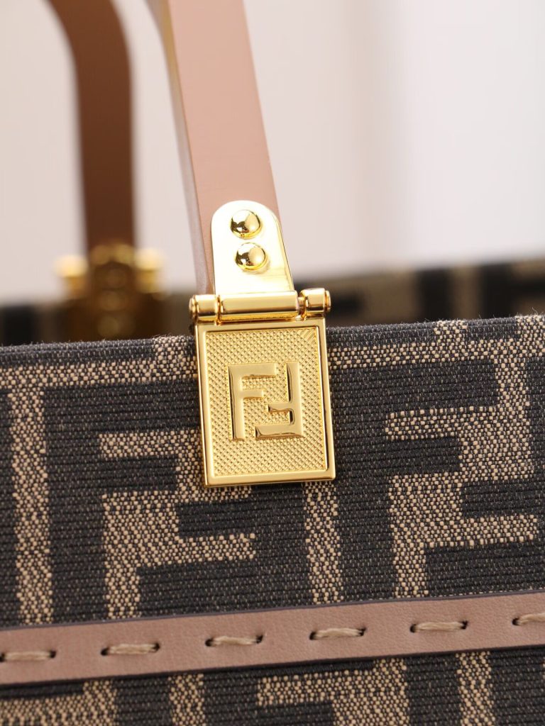 FENDI デニムトートバッグ 茶色ハンドル 2色入｜旅行の日に写真で素材感を整理 - 商品画像 7