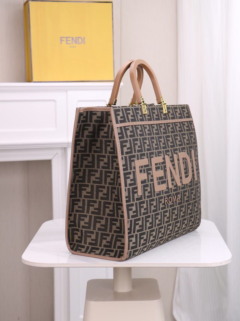 FENDI デニムトートバッグ 茶色ハンドル 2色入｜旅行の日に写真で素材感を整理 - 商品画像 3