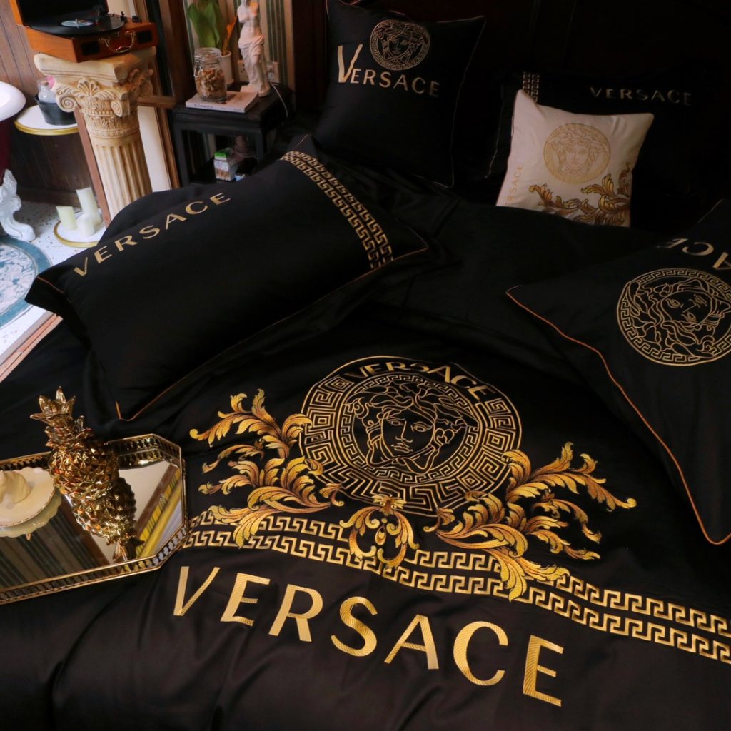 ヴェルサーチ/Versace掛け布団カバーセット　7点ありベッドセット　クッション/抱き枕　刺繍系ゴージャス　ダブルベット/キングサイズベッド　5色在庫 - 画像 3