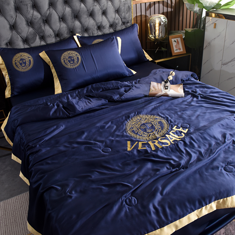 Versace ヴェルサーチ　夏布団セット4点　羽毛肌掛け布団/ベッドシーツ/枕カバー　ひんやり接触冷感キルトケット　シルク刺繍 - 画像 2