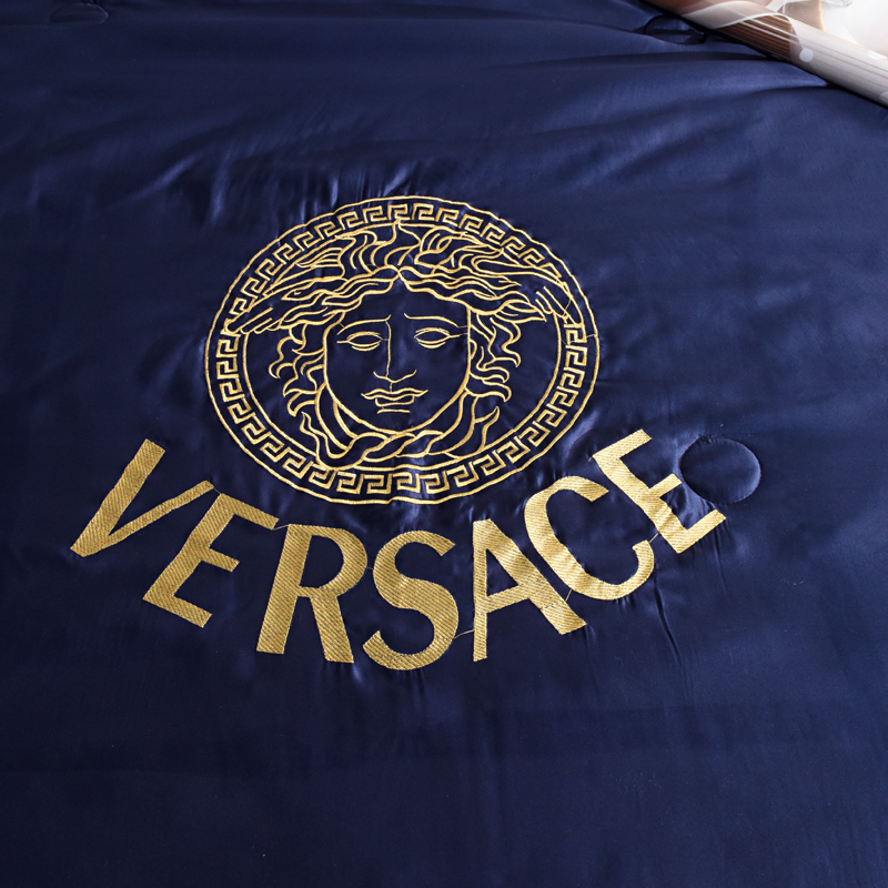 Versace ヴェルサーチ　夏布団セット4点　羽毛肌掛け布団/ベッドシーツ/枕カバー　ひんやり接触冷感キルトケット　シルク刺繍 - 画像 4
