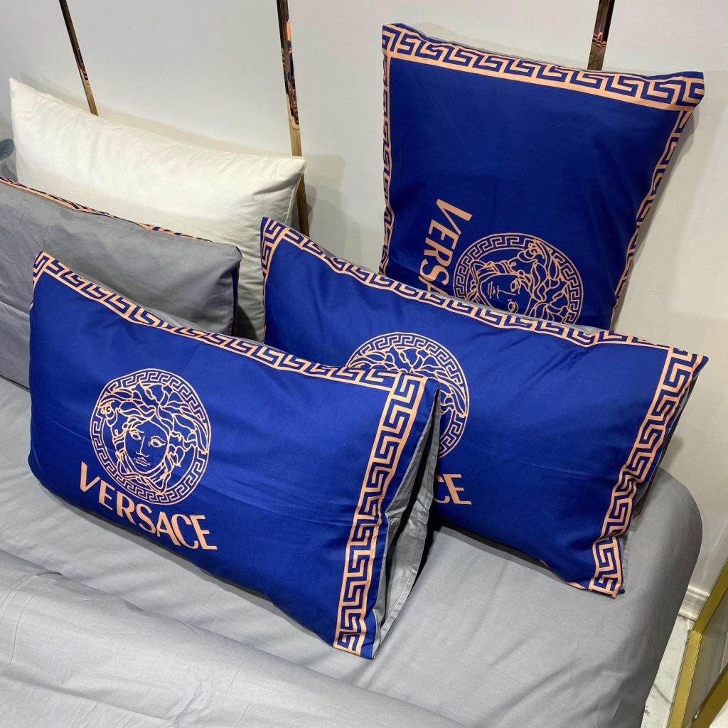 シルク生地　掛け布団カバーセット4点　ダブルサイズ/キングサイズ すべすべベッドカバー　ヴェルサーチVersace　2色 - 画像 3