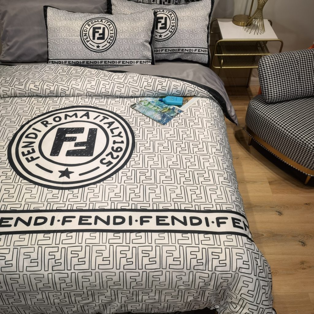 フェンディFENDI　シルク生地　掛け布団カバーセット4点　ダブルサイズ/キングサイズ すべすべベッドカバー - 画像 2