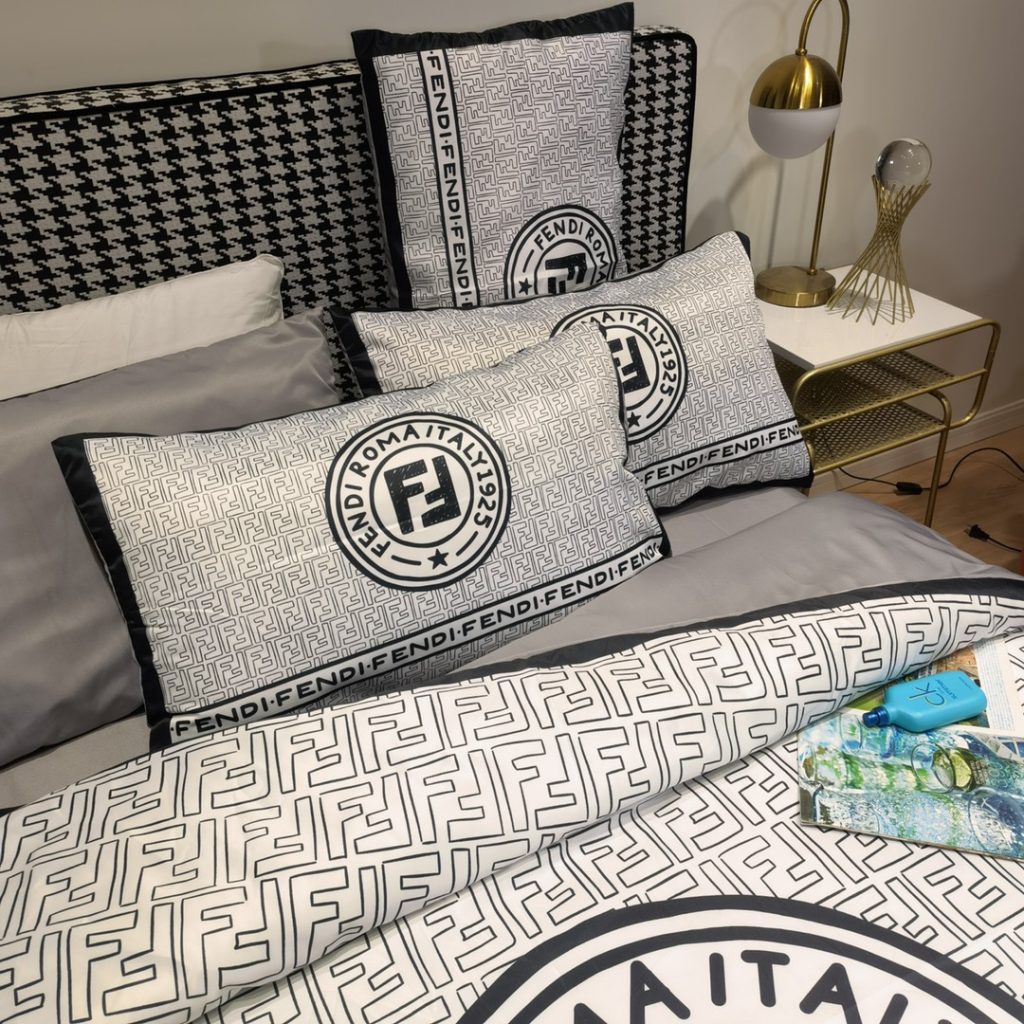 フェンディFENDI　シルク生地　掛け布団カバーセット4点　ダブルサイズ/キングサイズ すべすべベッドカバー - 画像 3