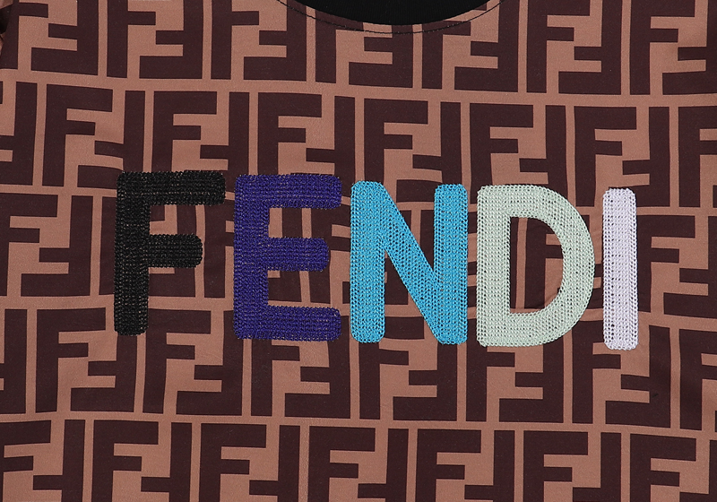 FENDI　フェンディ　Ｔ-Shirt　クルーネックシャツ　刺繍　シャツ　半袖シャツ　メンズ　レディース　2色 - 画像 4