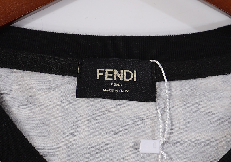 FENDI　フェンディ　Ｔ-Shirt　クルーネックシャツ　刺繍　シャツ　半袖シャツ　メンズ　レディース　2色 - 画像 5