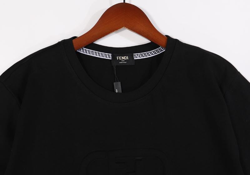 フェンディ　FENDI　クルーネックシャツ　メンズ　レディース　シャツ　半袖シャツ　Ｔ-Shirt　2色 - 画像 4