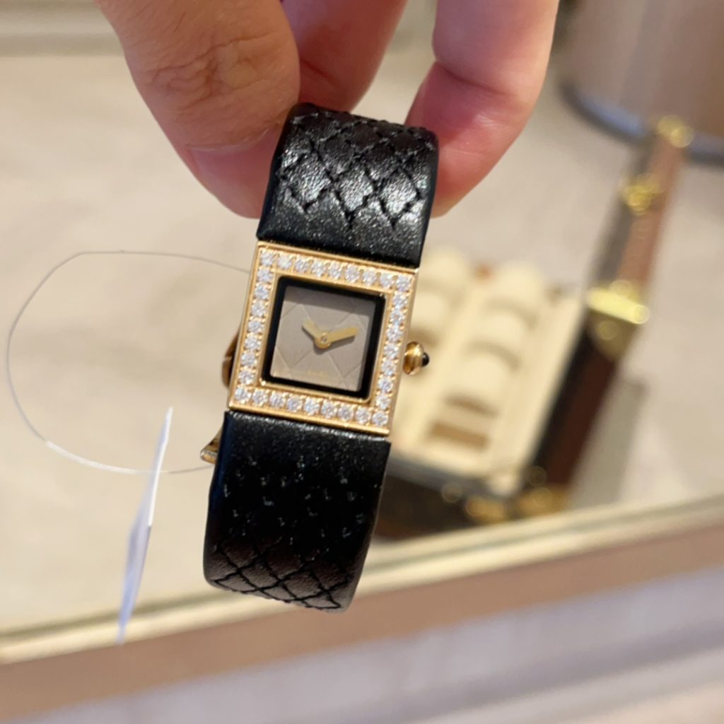 Chanel シャネル✨【ヴィンテージ】シャネル 菱目打ち スクエア ウォッチ✨ 高級レザー プレゼントに🎁 上品で大人可愛い💕 - 画像 3