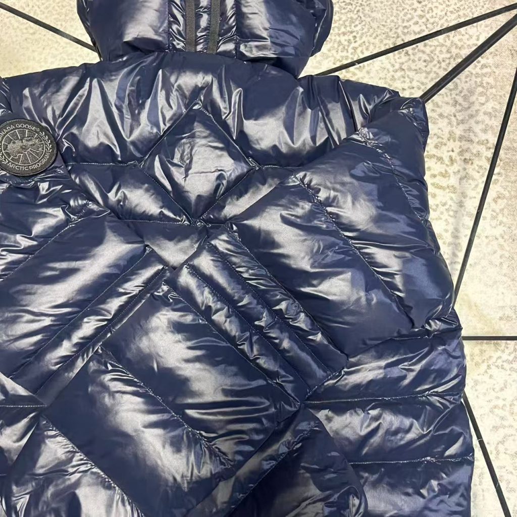 CANADA GOOSE(カナダグース)🛍️✨【】カナダグース ダウンベスト レディース 人気モデル 防寒 アウトドア 🧥👜 - 画像 4