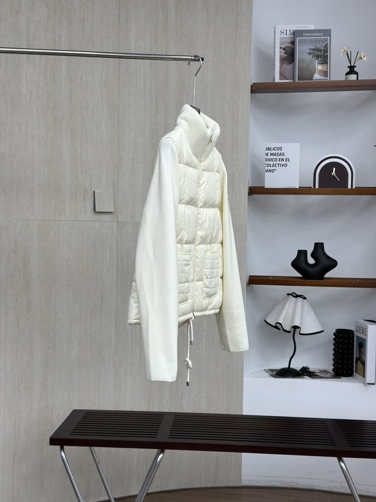 Moncler モンクレール【モンクレール】ダウンジャケット 秋冬新作✨ レディース 高品質 保温性◎🎯 送料無料🛒 - 画像 3