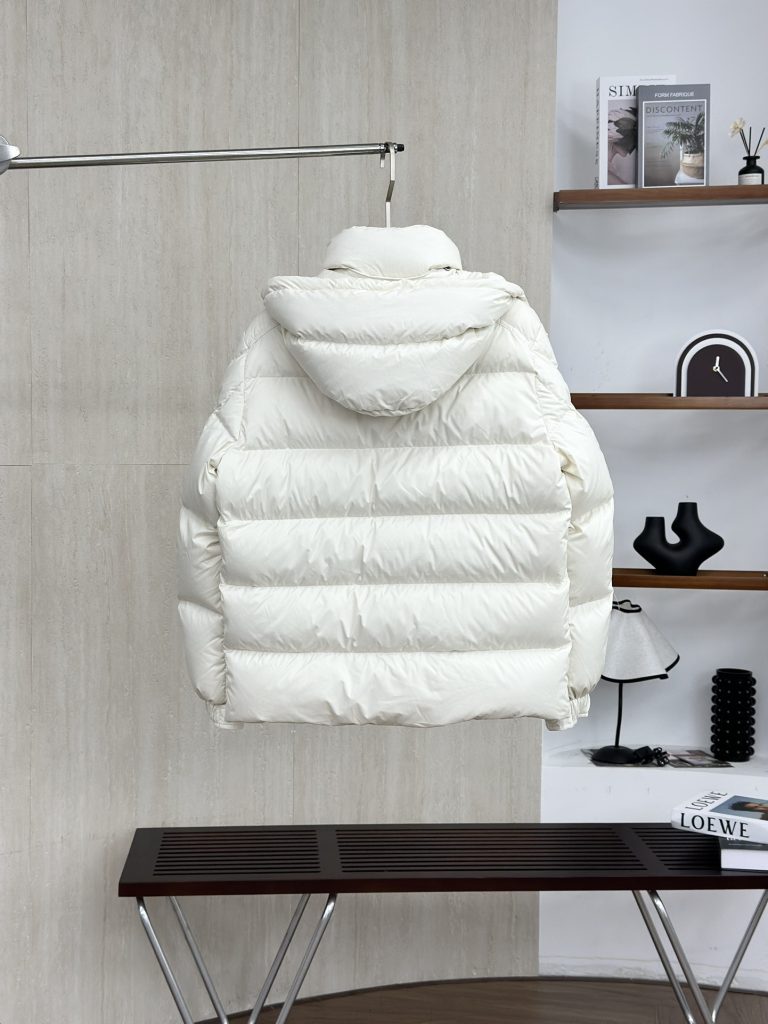 Moncler モンクレール【MONCLER】モンクレール ダウンジャケット 人気モデル✨ 秋冬必須🎯 高級素材🛒 保温性抜群🧥 - 画像 4