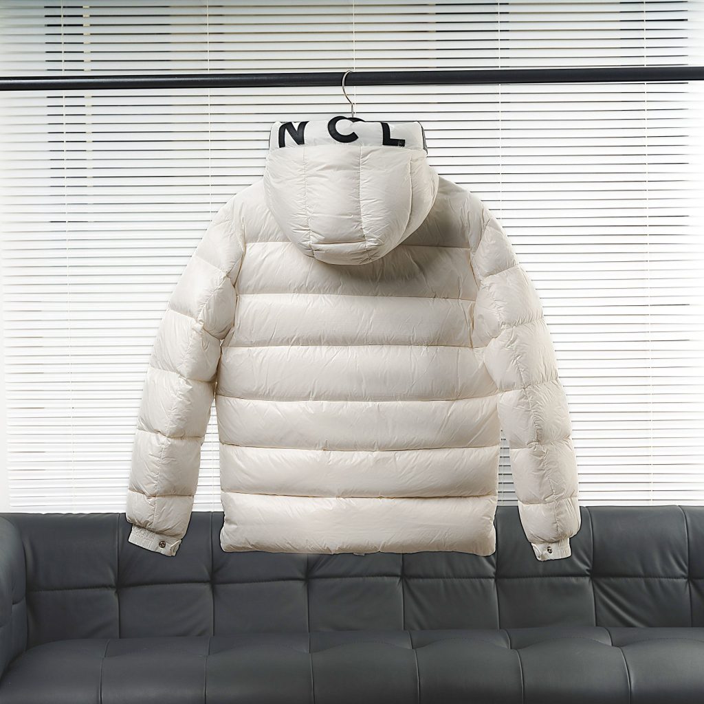 Moncler モンクレール【新作】モンクレール ダウンジャケット レディース✨ 秋冬必須アイテム🕊️ 高級素材☁️ 保温性抜群🔥 - 画像 3