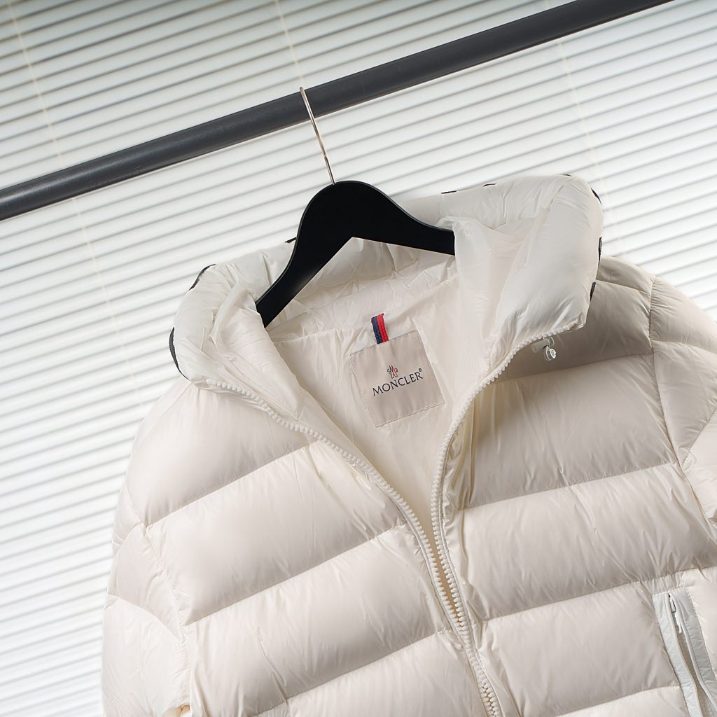 Moncler モンクレール【新作】モンクレール ダウンジャケット レディース✨ 秋冬必須アイテム🕊️ 高級素材☁️ 保温性抜群🔥 - 画像 8