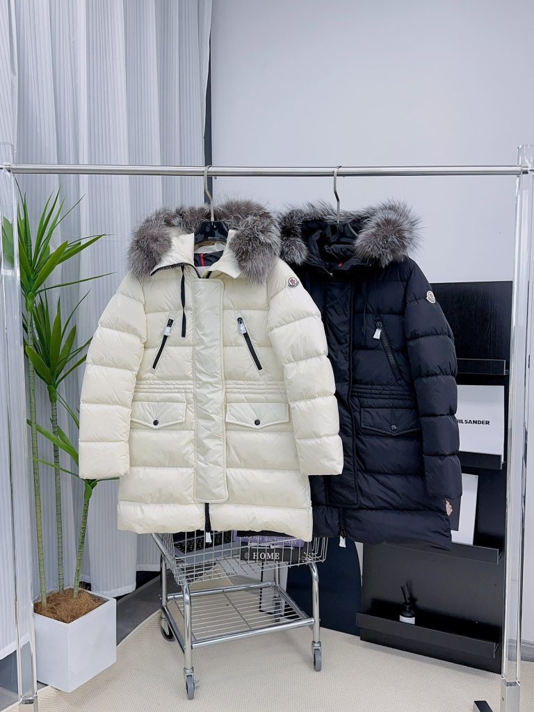 Moncler モンクレール MONCLER モンクレール ダウンジャケット 新作 レディー…|休日に使いやすいファッションアイテムを写真…