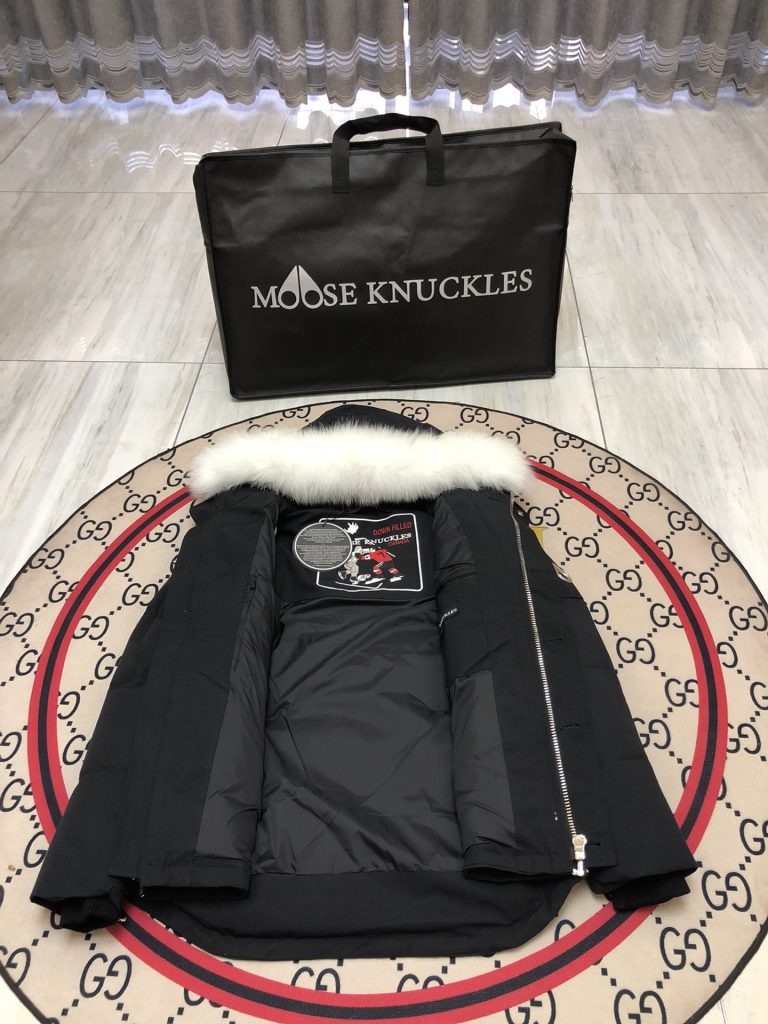 Moncler モンクレール【MONCLER】モンクレール ダウンジャケット 人気モデル✨ 秋冬必須🎯 高級感抜群💕 保温性◎ - 画像 4