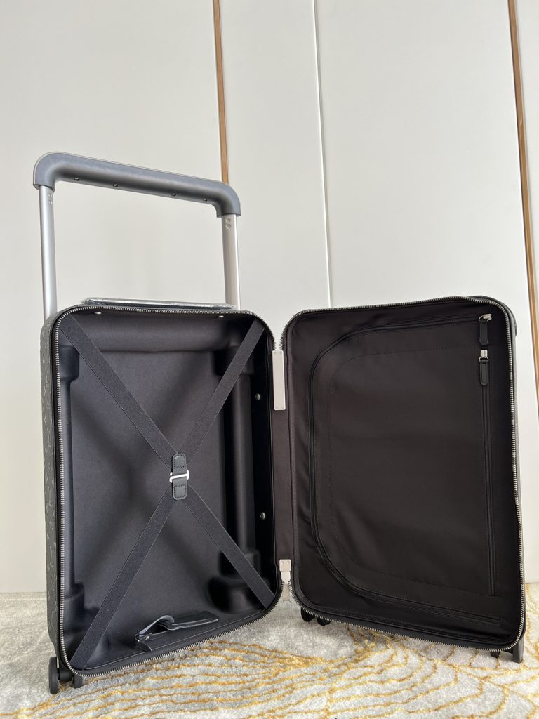 【ルイヴィトン】ホライズントランク モノグラム ブラックエンボス加工 レザー保護コーナー 旅行ステッカー付き 上品で実用的な収納ボックス - 画像 8