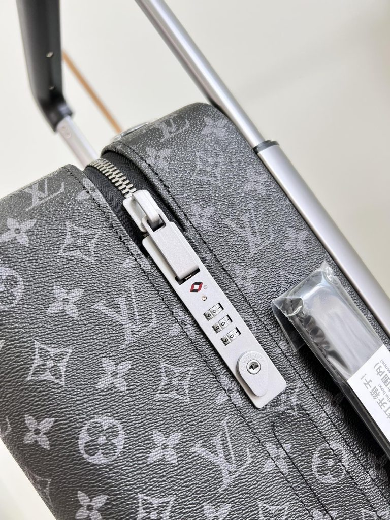 【ルイヴィトン】ホライズン トランク型小物収納ボックス モノグラム柄 旅行ステッカー付き 上品で実用的な高級逸品 - 画像 4