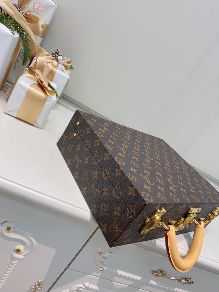 【ルイヴィトン】ジュエリーボックス トランク型 樹膏皮ハンドル 鎏金金具 二段収納 上質な仕上げ ギフトに最適 - 画像 3