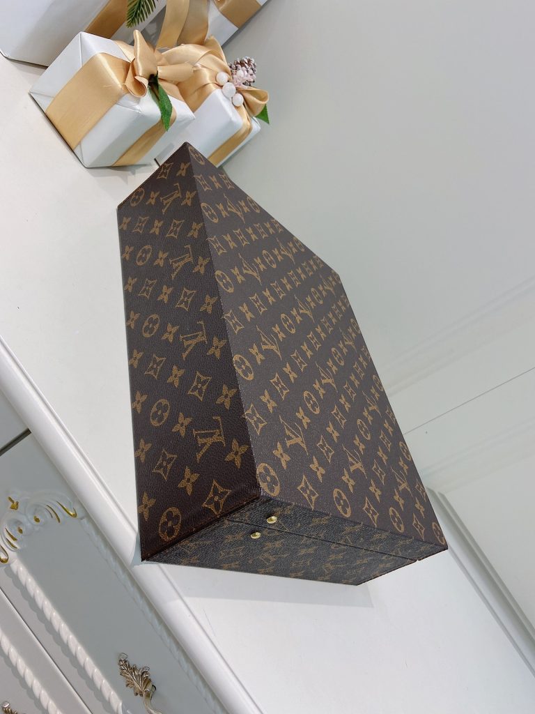 【ルイヴィトン】ジュエリーボックス トランク型 樹膏皮ハンドル 鎏金金具 二段収納 上質な仕上げ ギフトに最適 - 画像 4
