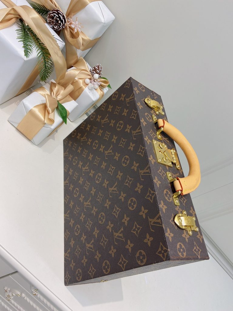 【ルイヴィトン】ジュエリーボックス トランク型 樹膏皮ハンドル 鎏金金具 二段収納 上質な仕上げ ギフトに最適 - 画像 5
