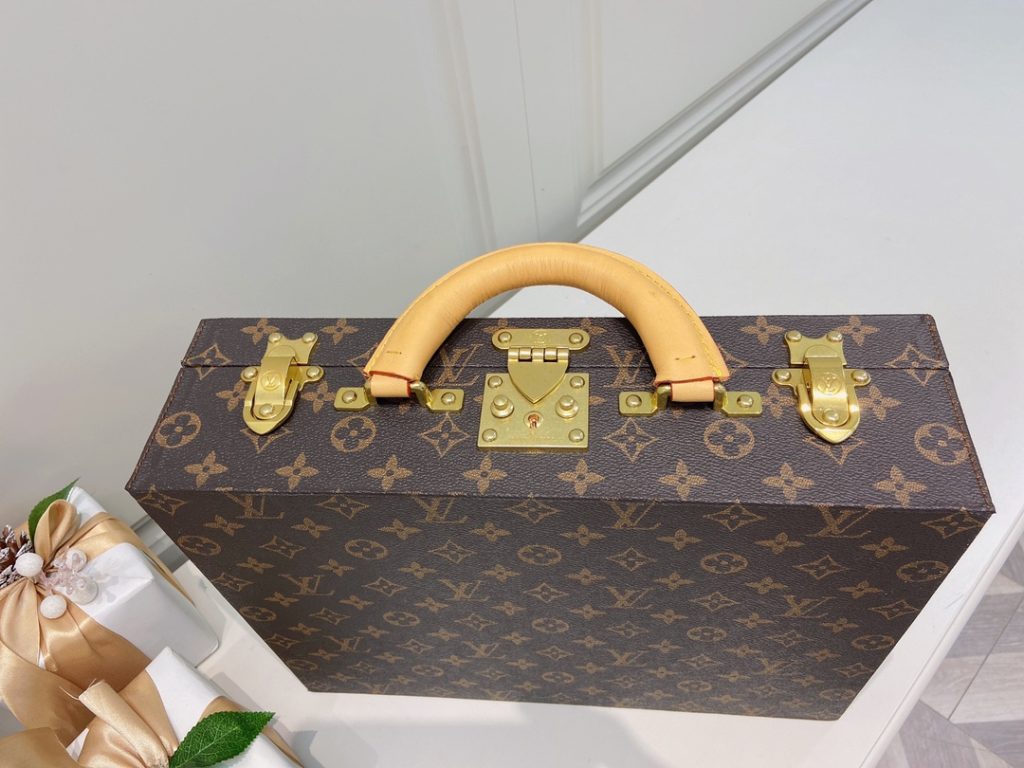 【ルイヴィトン】ジュエリーボックス トランク型 樹膏皮ハンドル 鎏金金具 二段収納 上質な仕上げ ギフトに最適 - 画像 6