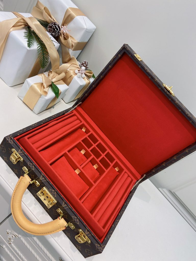 【ルイヴィトン】ジュエリーボックス トランク型 樹膏皮ハンドル 鎏金金具 二段収納 上質な仕上げ ギフトに最適 - 画像 7