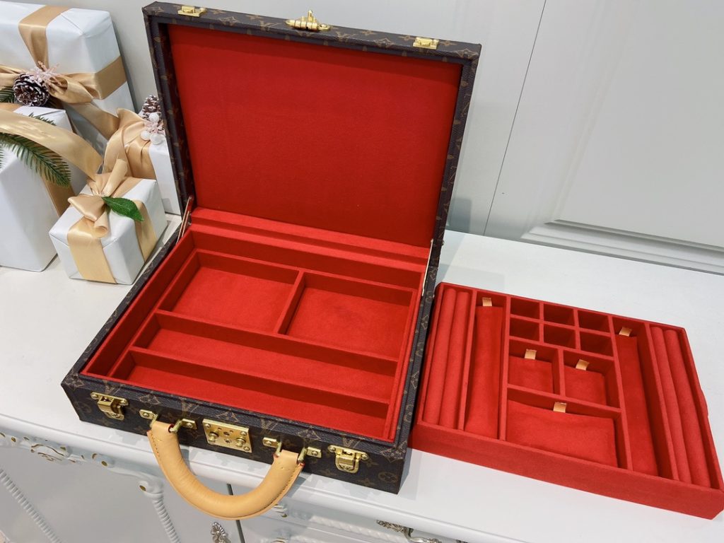 【ルイヴィトン】ジュエリーボックス トランク型 樹膏皮ハンドル 鎏金金具 二段収納 上質な仕上げ ギフトに最適 - 画像 8