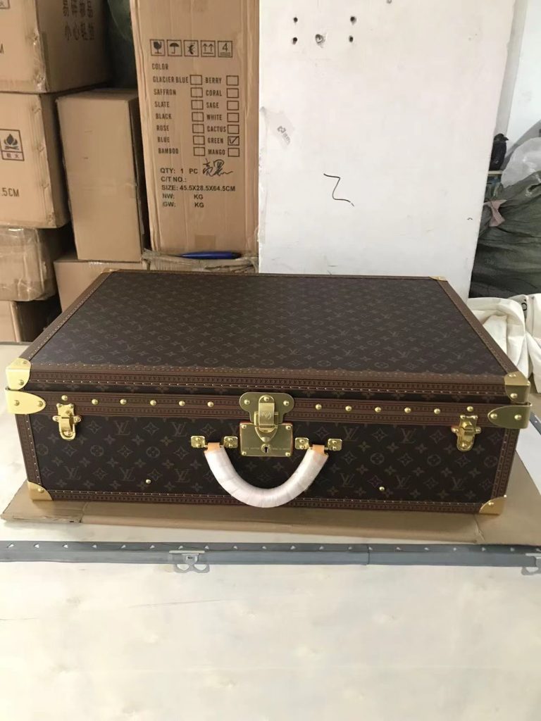 【ルイヴィトン】トランク型小物収納ボックス トレイ付き クラシックな花柄とベージュ 上品な雰囲気の高級インテリア - 画像 2