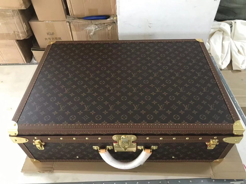 【ルイヴィトン】トランク型小物収納ボックス トレイ付き クラシックな花柄とベージュ 上品な雰囲気の高級インテリア - 画像 3