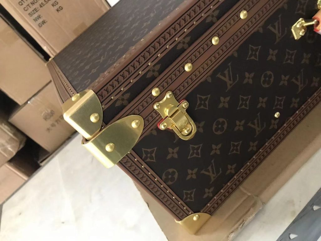 【ルイヴィトン】トランク型小物収納ボックス トレイ付き クラシックな花柄とベージュ 上品な雰囲気の高級インテリア - 画像 4