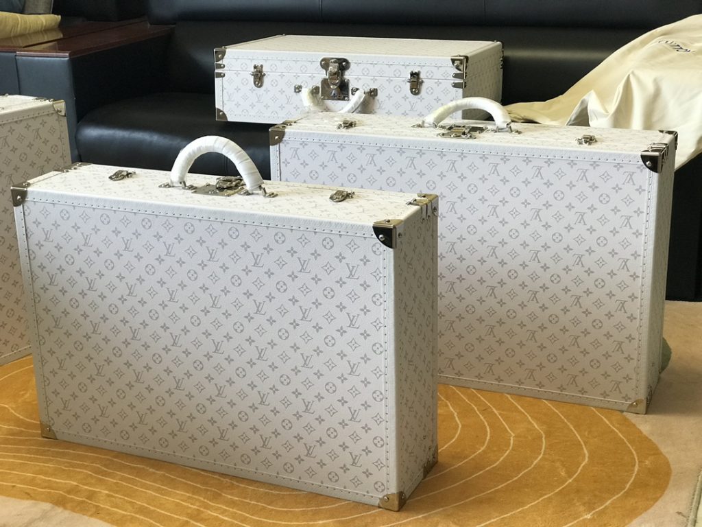 【ルイヴィトン】トランク型小物収納ボックス 白花モチーフ 上品な雰囲気 高級感のある逸品 - 画像 3