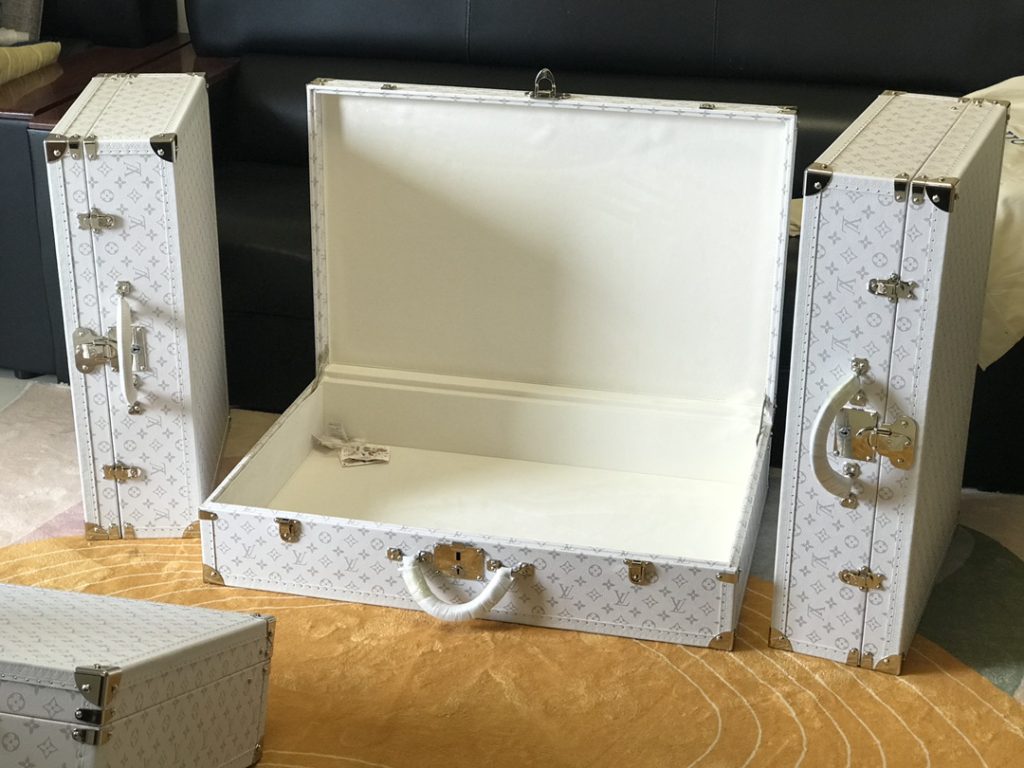 【ルイヴィトン】トランク型小物収納ボックス 白花モチーフ 上品な雰囲気 高級感のある逸品 - 画像 4
