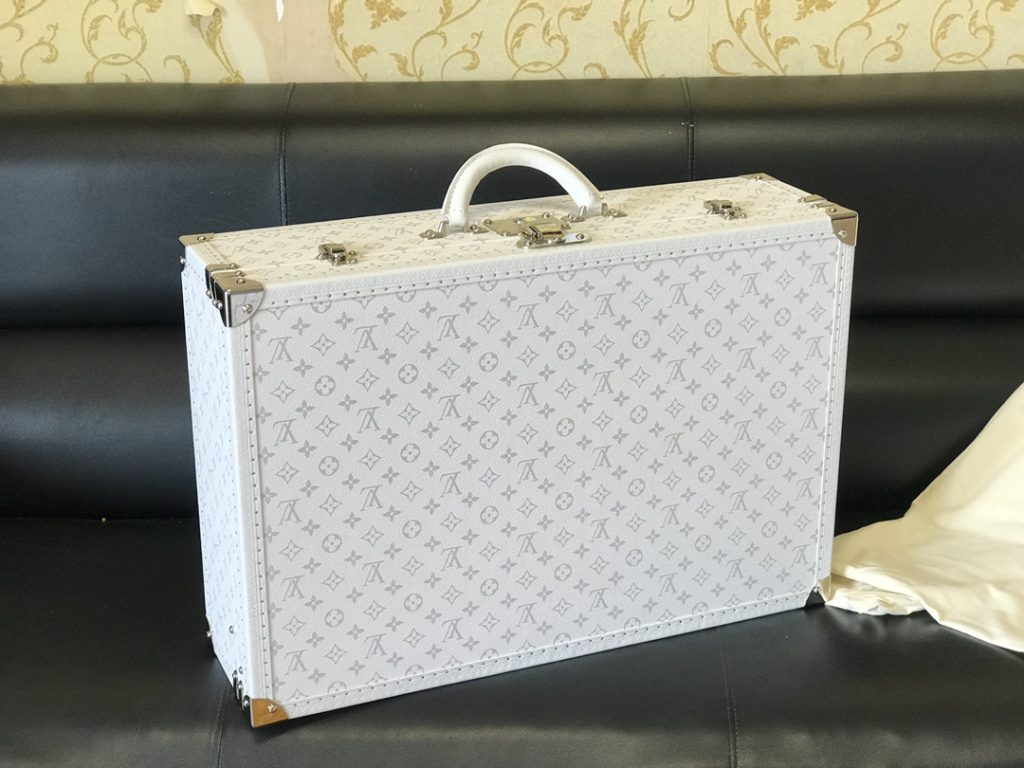 【ルイヴィトン】トランク型小物収納ボックス 白花モチーフ 上品な雰囲気 高級感のある逸品 - 画像 5