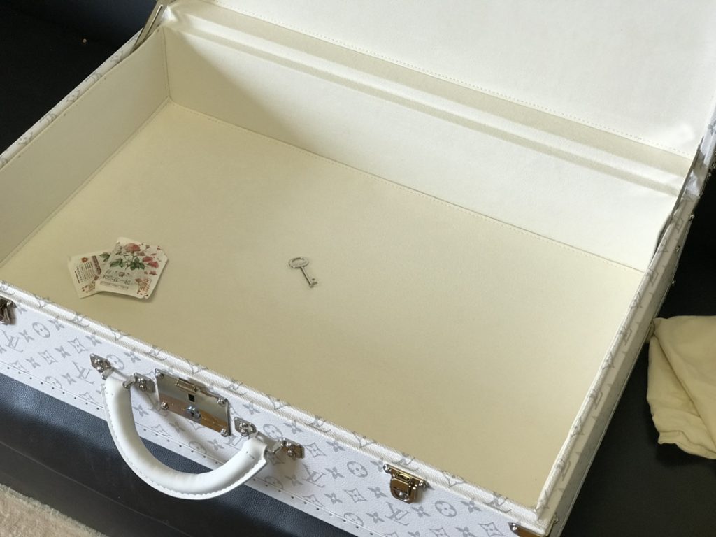 【ルイヴィトン】トランク型小物収納ボックス 白花モチーフ 上品な雰囲気 高級感のある逸品 - 画像 7
