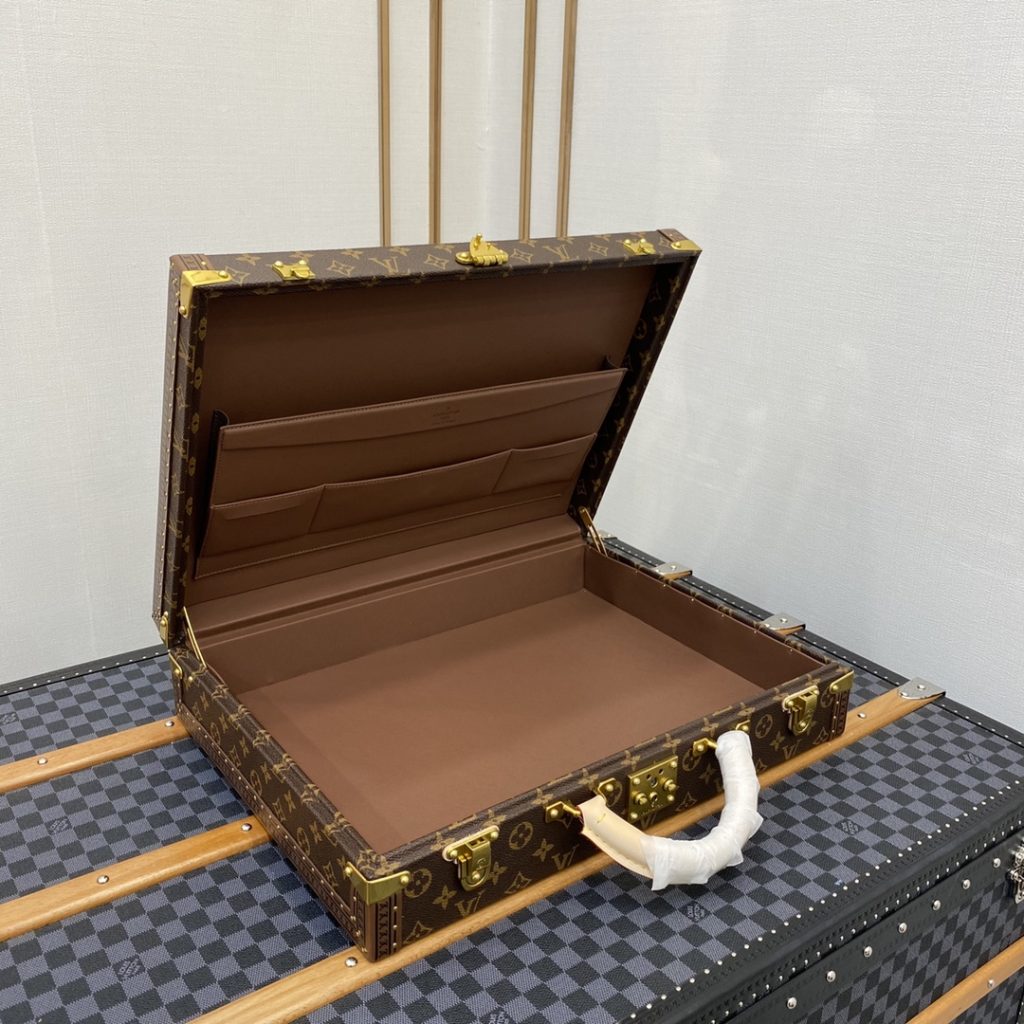 【PRéSIDENT】ビジネスバッグ トランク型 ダミエグラファイト ノートPC収納 セキュリティロック付き 上質な革ハンドル 高級感のある仕様 - 画像 8