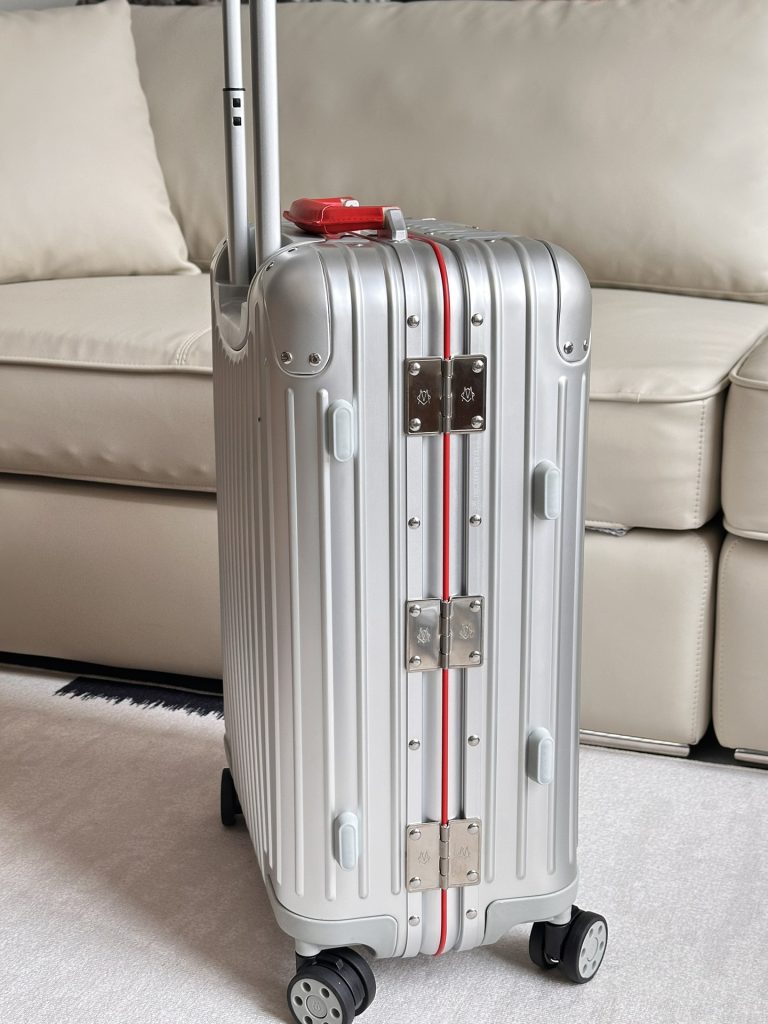 【RIMOWA】オリジナルアルミキャリーケース 21サイズ 限定モデル レザーハンドル仕様 高級感溢れる仕上り セレブ愛用 - 画像 4